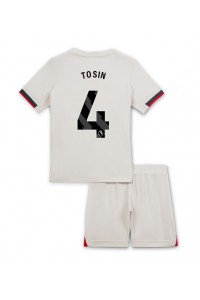 Chelsea Tosin Adarabioyo #4 Babyklær Borte Fotballdrakt til barn 2025-26 Korte ermer (+ Korte bukser)